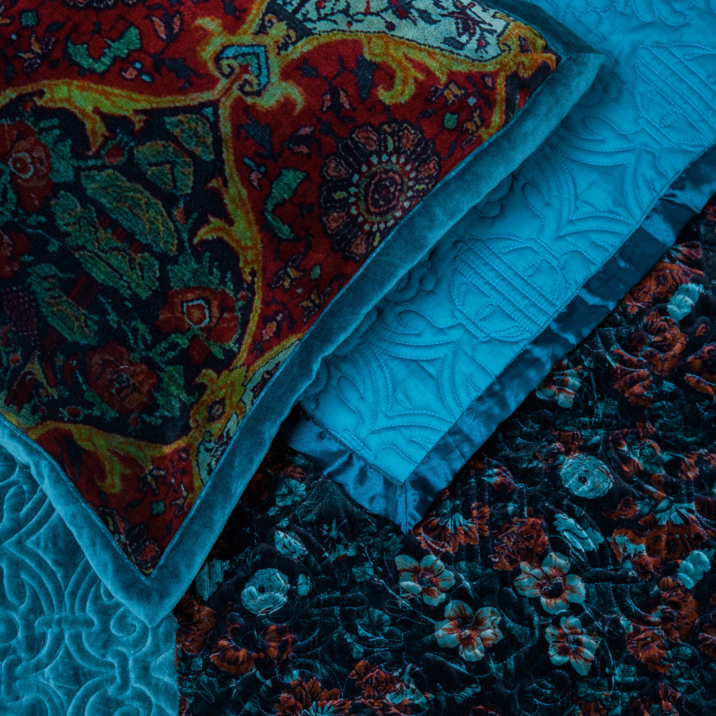 Nageen Blue - Velvet Quilt Set/Bedcover