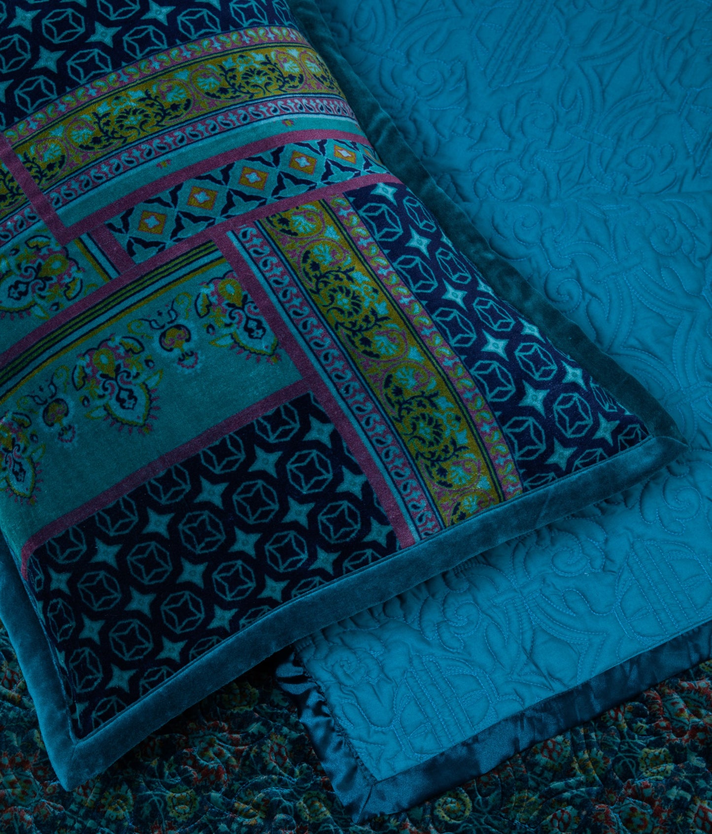 Nageen Blue - Velvet Quilt Set/Bedcover