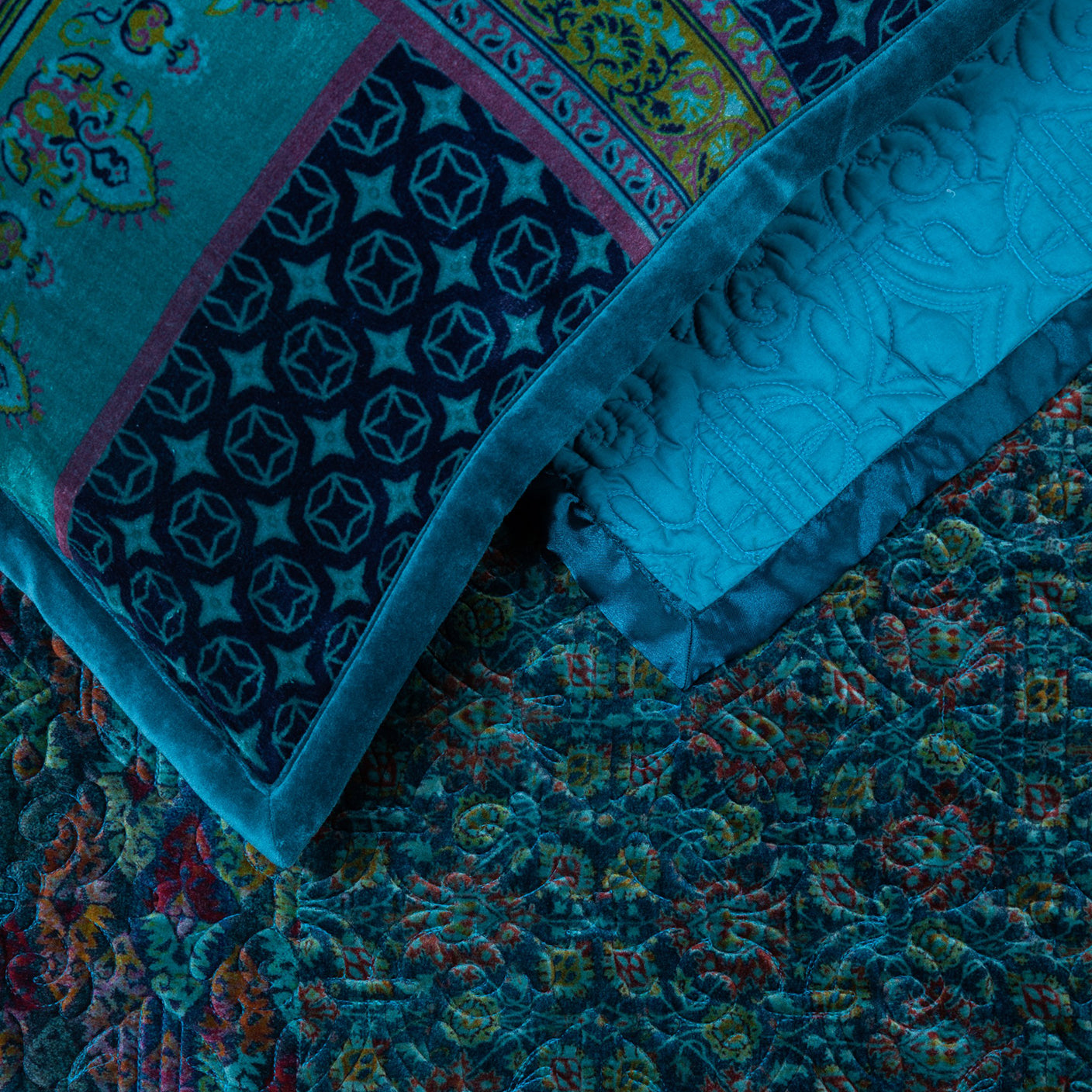 Nageen Blue - Velvet Quilt Set/Bedcover